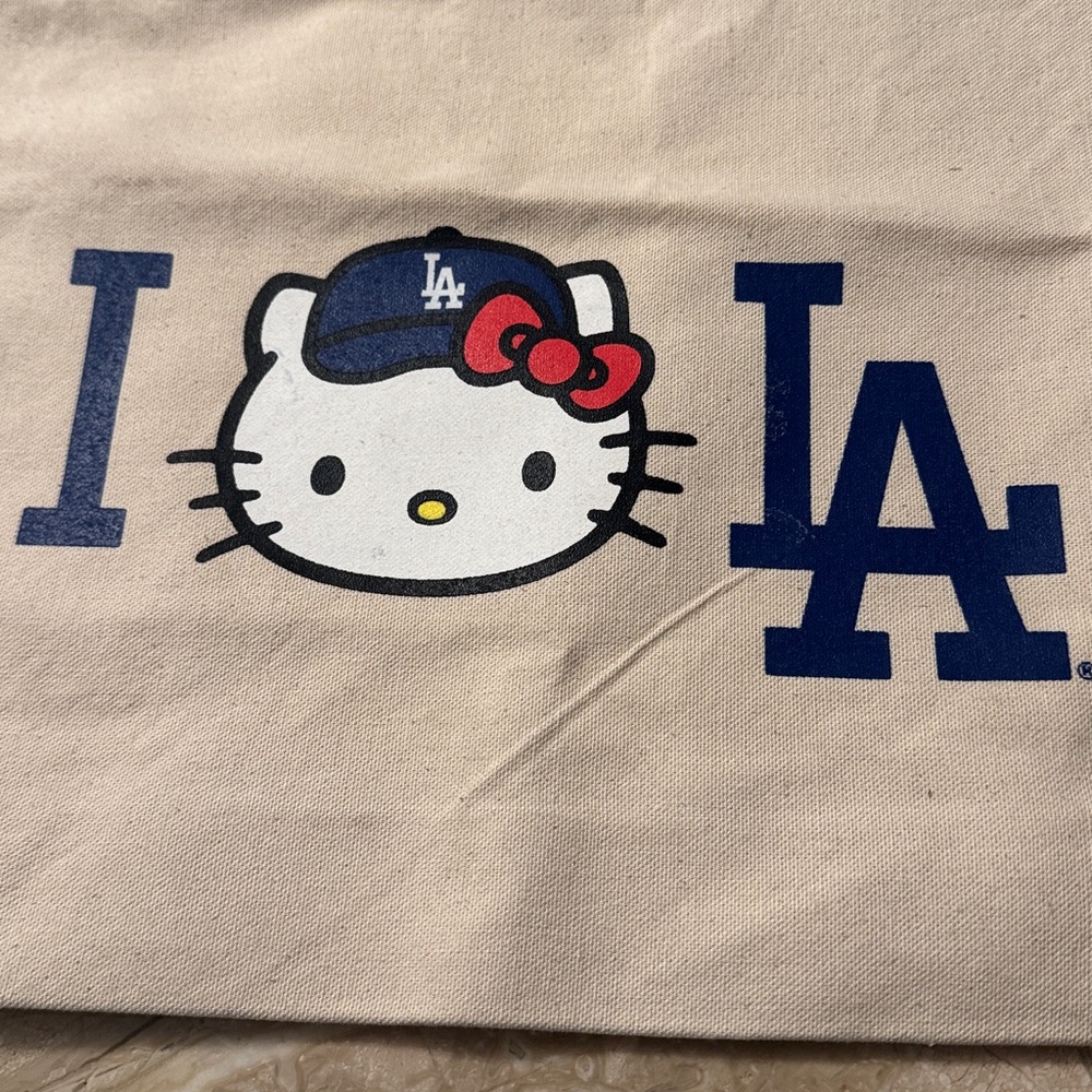 Hello Kitty x LA Dodgers Canvas Tote in Cream and Blue - Picture 2 of 4